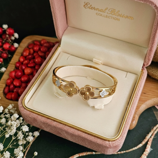 Eternal Blossom Clover Bangle Bracelet