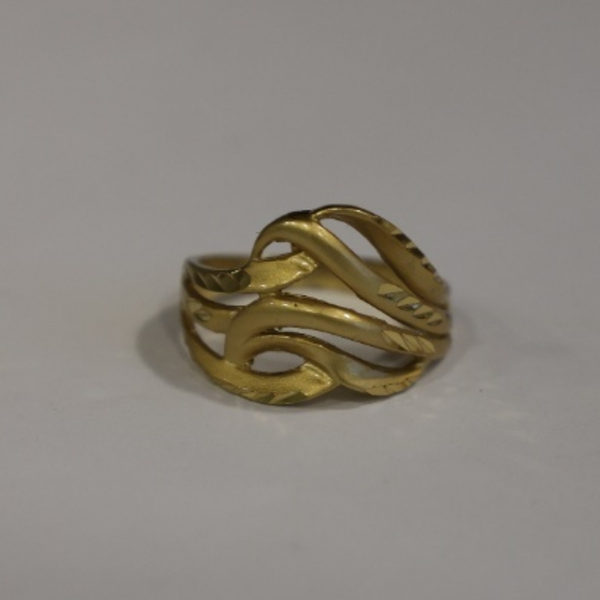 Nova Swirl Ring