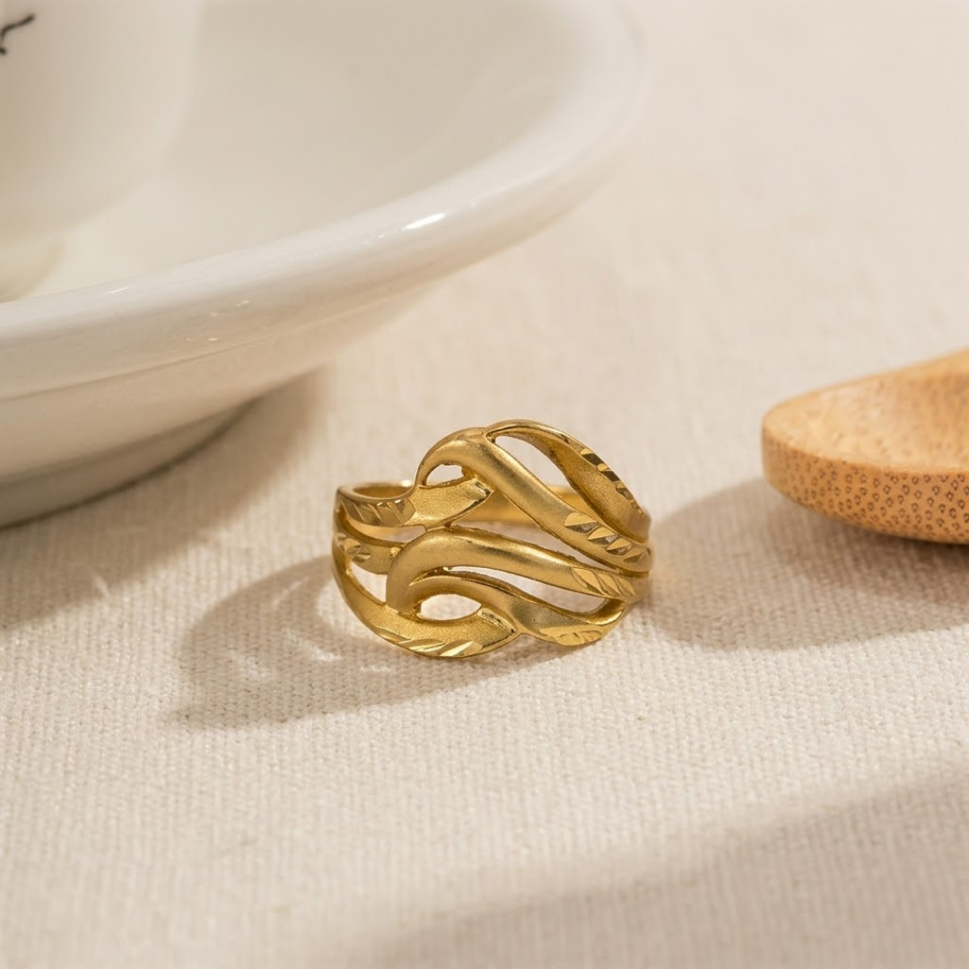 Nova Swirl Ring