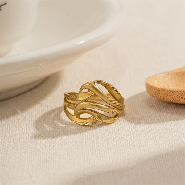 Nova Swirl Ring