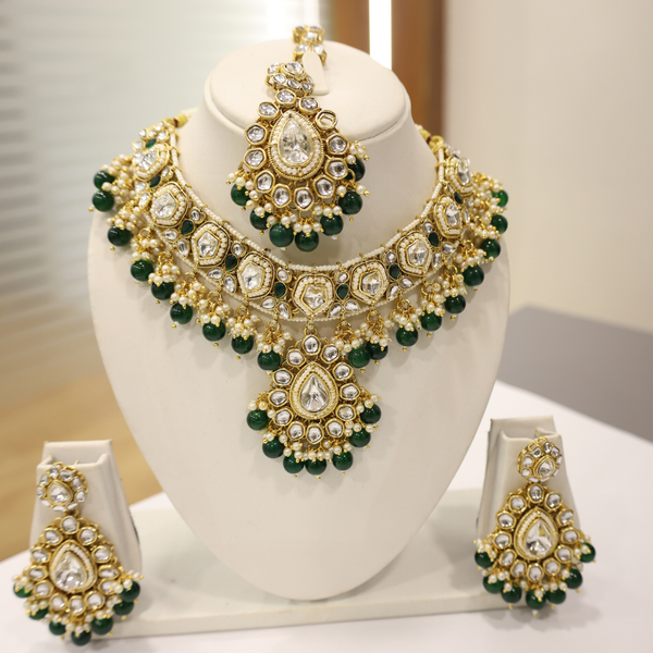Jwanas Emerald-Green Rajwadi Bridal Set displayed on mannequin