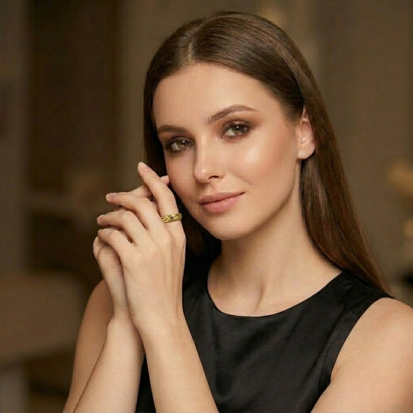 Model wearing Jwanas Gilded Swirl Cocktail Ring