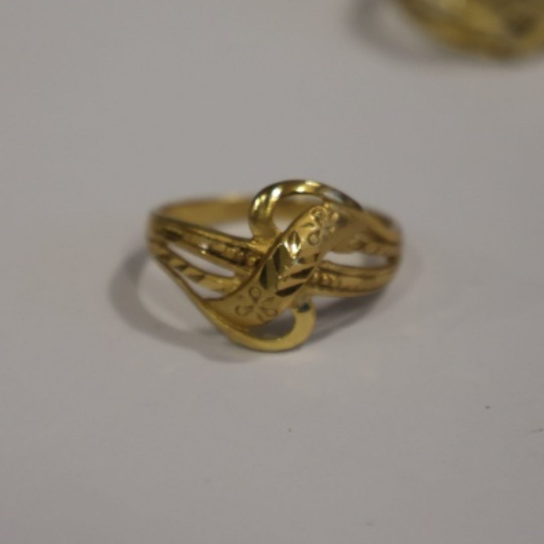 Jwanas Luna Petal Ring close-up on grey background