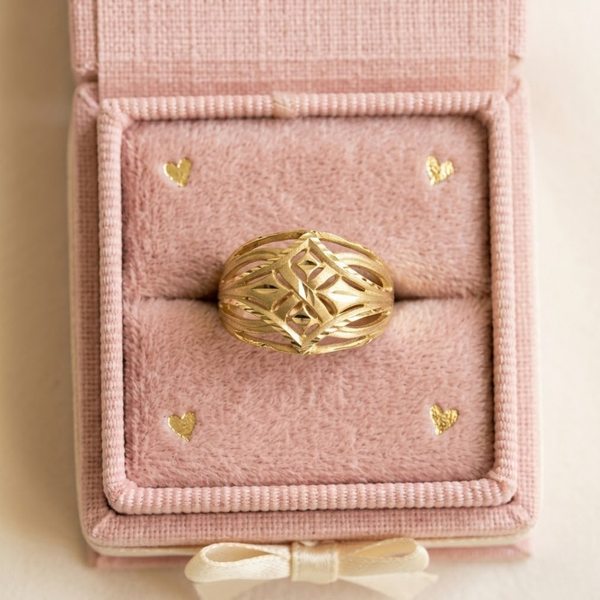 Jwanas Solara Filigree Ring displayed in jewellery box packaging